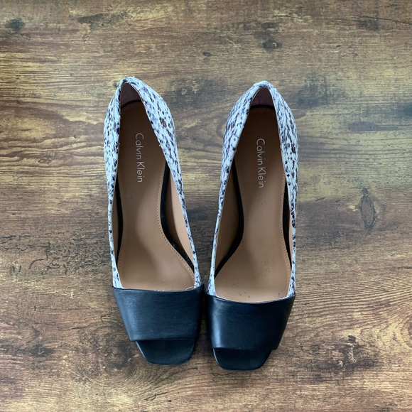 Calvin Klein Nareen Women Snakeskin Heels - Picture 1 of 6